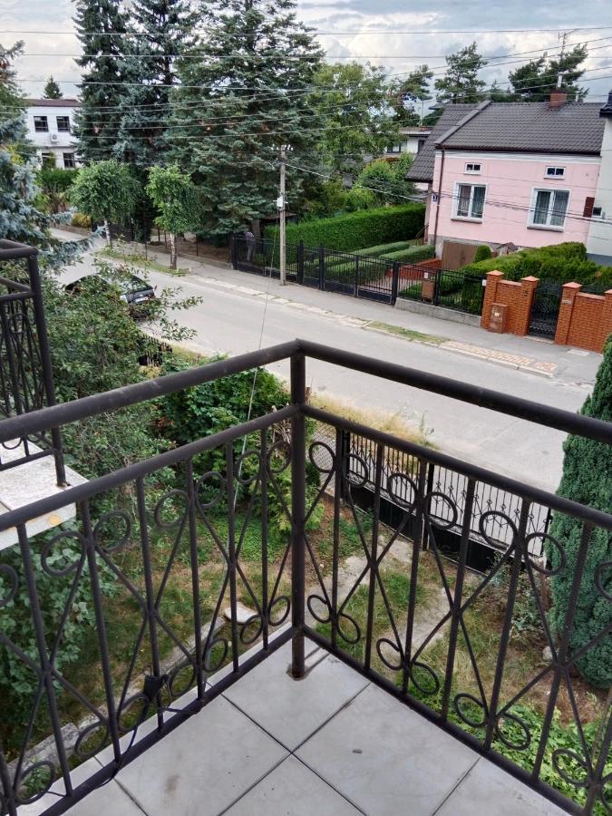 La Madriguera Bed & Breakfast Raszyn Exterior photo