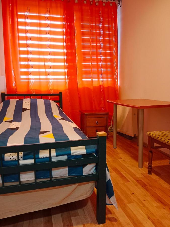 La Madriguera Bed & Breakfast Raszyn Exterior photo